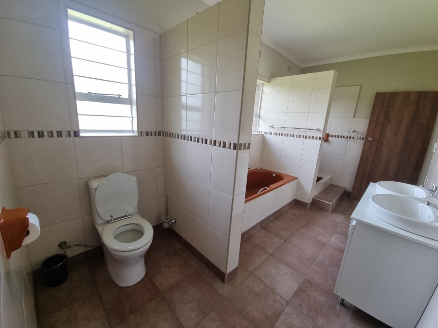 4 Bedroom Property for Sale in Parkhill Gardens Gauteng