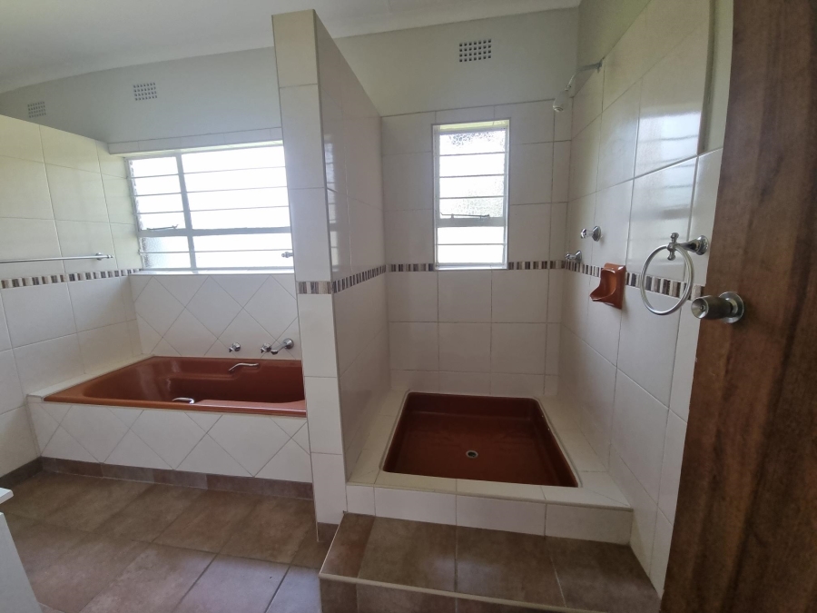 4 Bedroom Property for Sale in Parkhill Gardens Gauteng