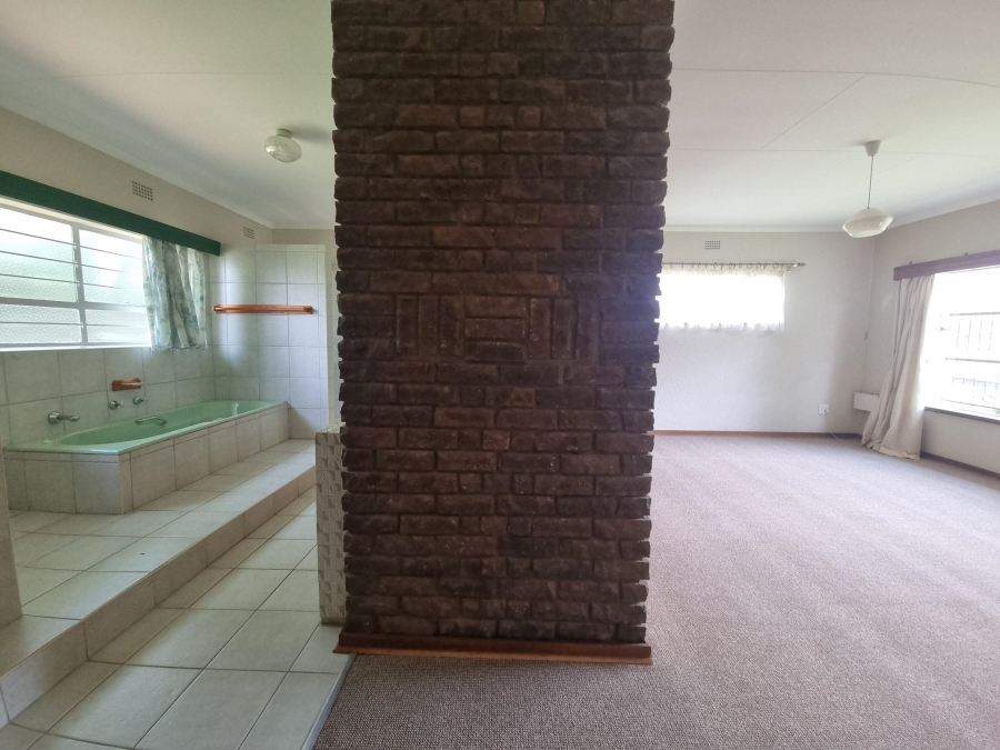 4 Bedroom Property for Sale in Parkhill Gardens Gauteng