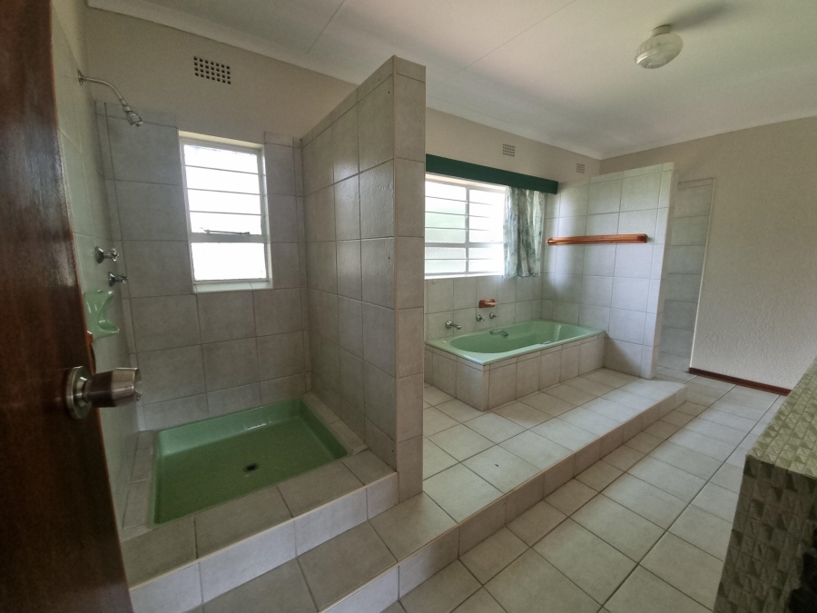4 Bedroom Property for Sale in Parkhill Gardens Gauteng