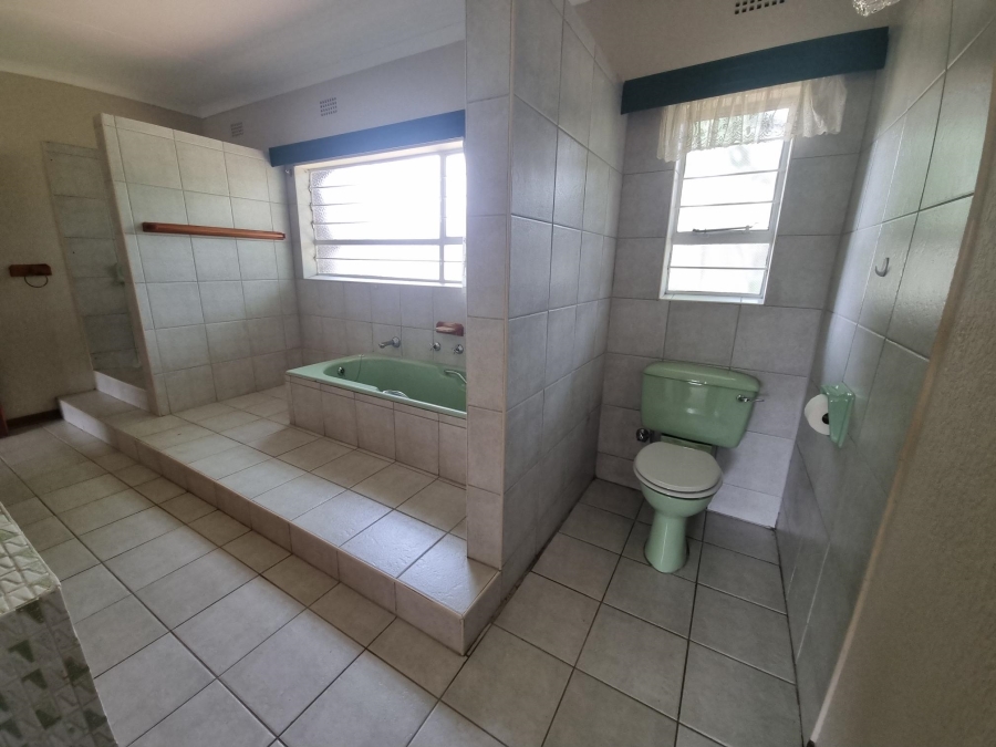 4 Bedroom Property for Sale in Parkhill Gardens Gauteng