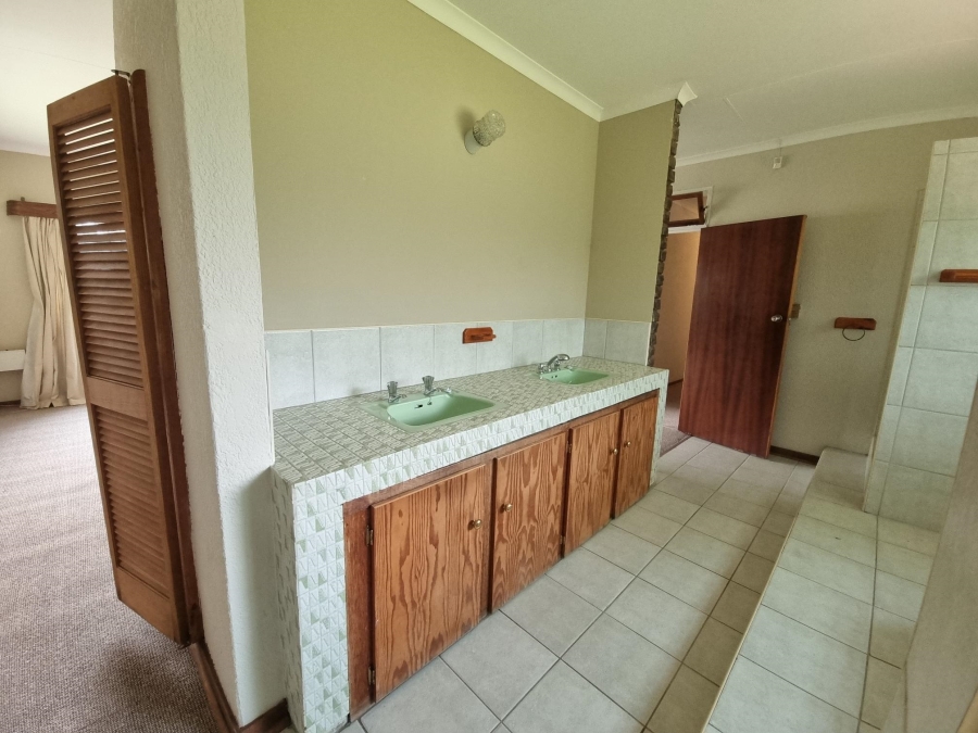 4 Bedroom Property for Sale in Parkhill Gardens Gauteng