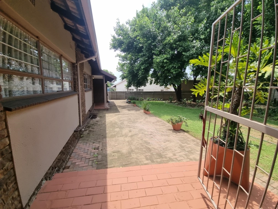 4 Bedroom Property for Sale in Parkhill Gardens Gauteng