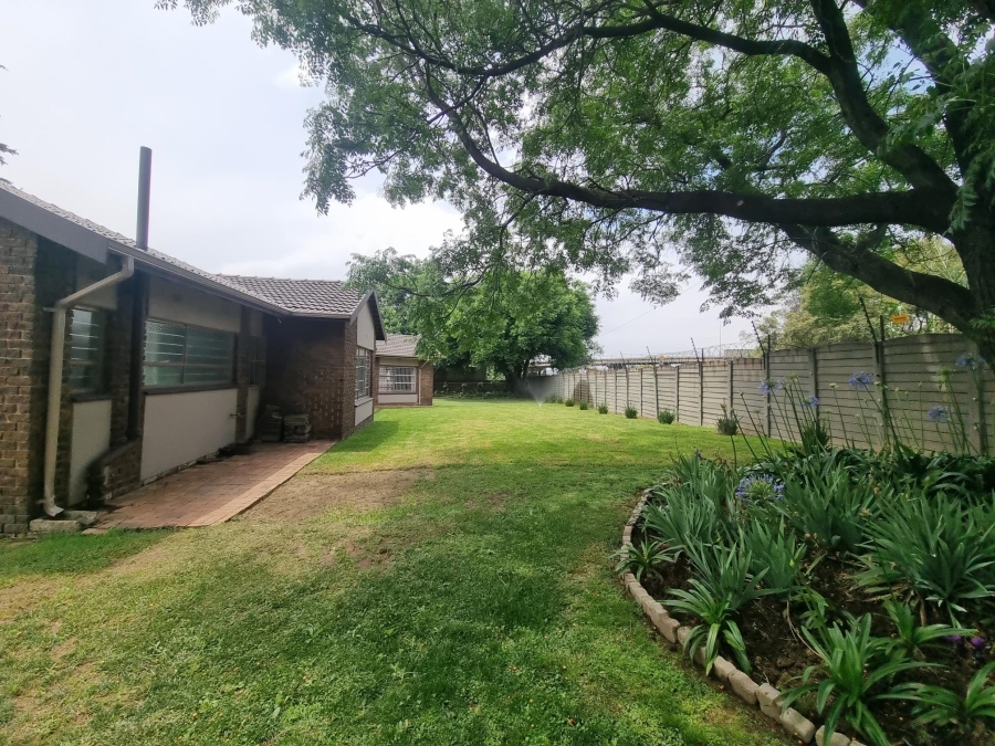 4 Bedroom Property for Sale in Parkhill Gardens Gauteng