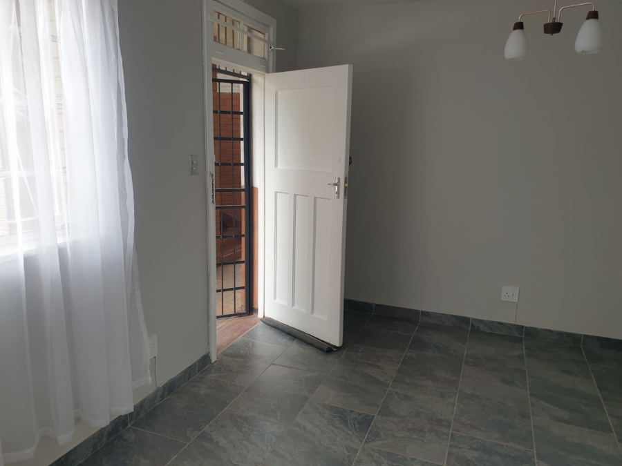 2 Bedroom Property for Sale in Peacehaven Gauteng