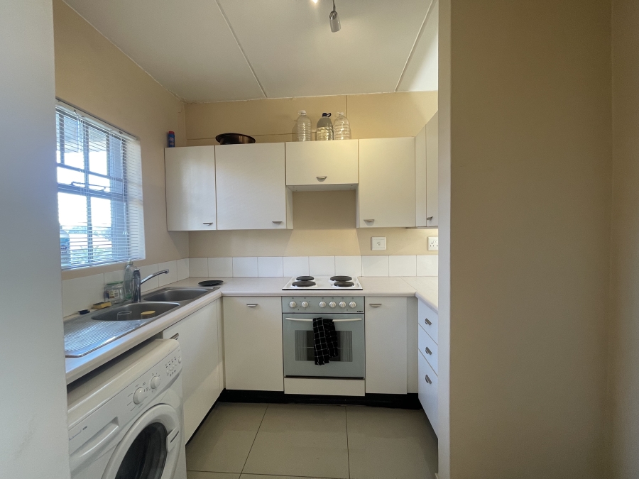 To Let 2 Bedroom Property for Rent in Houghton Estate Gauteng