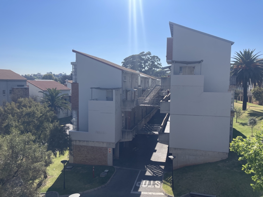 To Let 2 Bedroom Property for Rent in Houghton Estate Gauteng