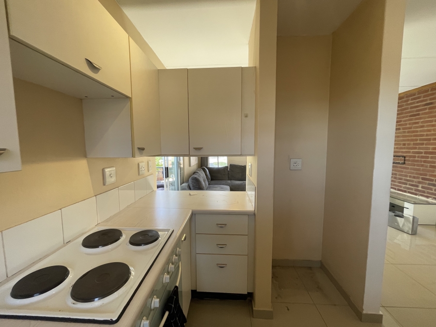 To Let 2 Bedroom Property for Rent in Houghton Estate Gauteng