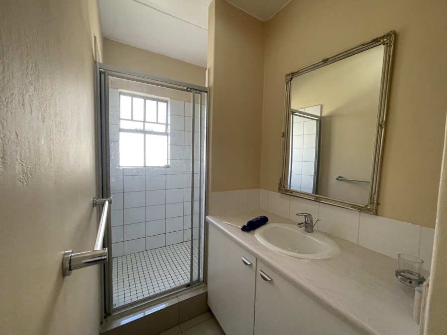 To Let 2 Bedroom Property for Rent in Houghton Estate Gauteng