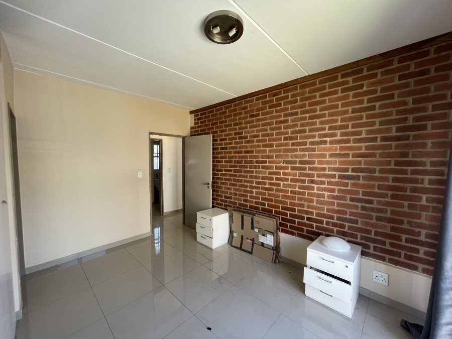 To Let 2 Bedroom Property for Rent in Houghton Estate Gauteng