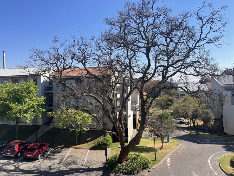 To Let 2 Bedroom Property for Rent in Houghton Estate Gauteng