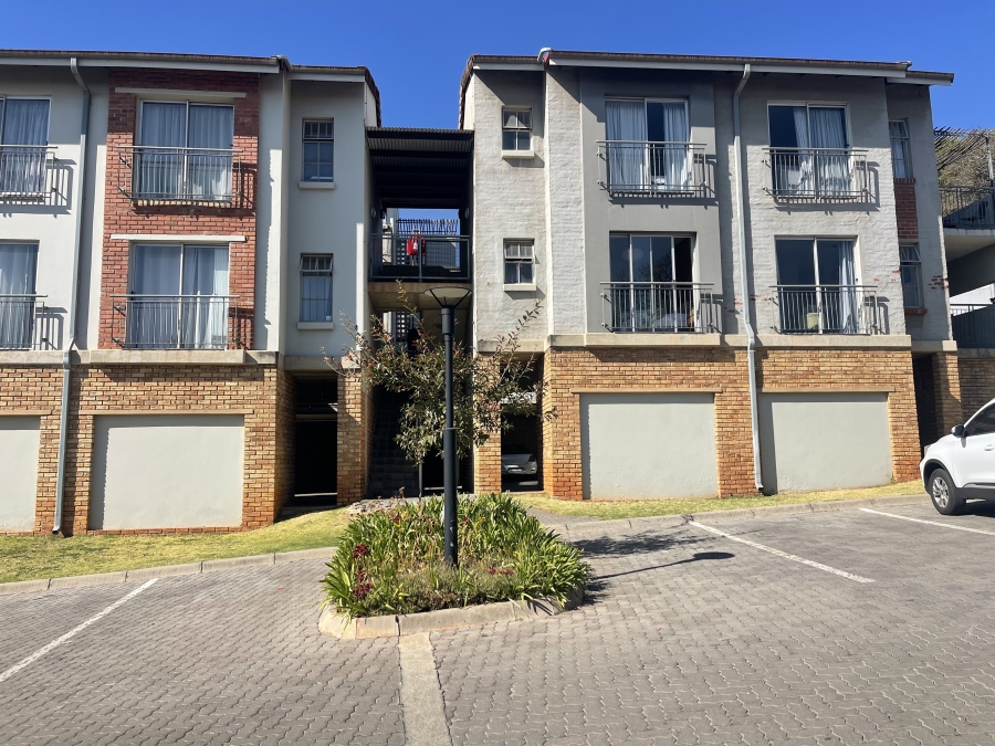 To Let 2 Bedroom Property for Rent in Houghton Estate Gauteng