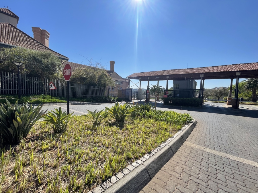 To Let 2 Bedroom Property for Rent in Houghton Estate Gauteng