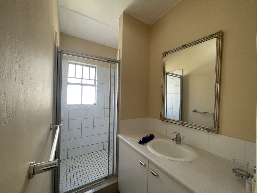 To Let 2 Bedroom Property for Rent in Houghton Estate Gauteng