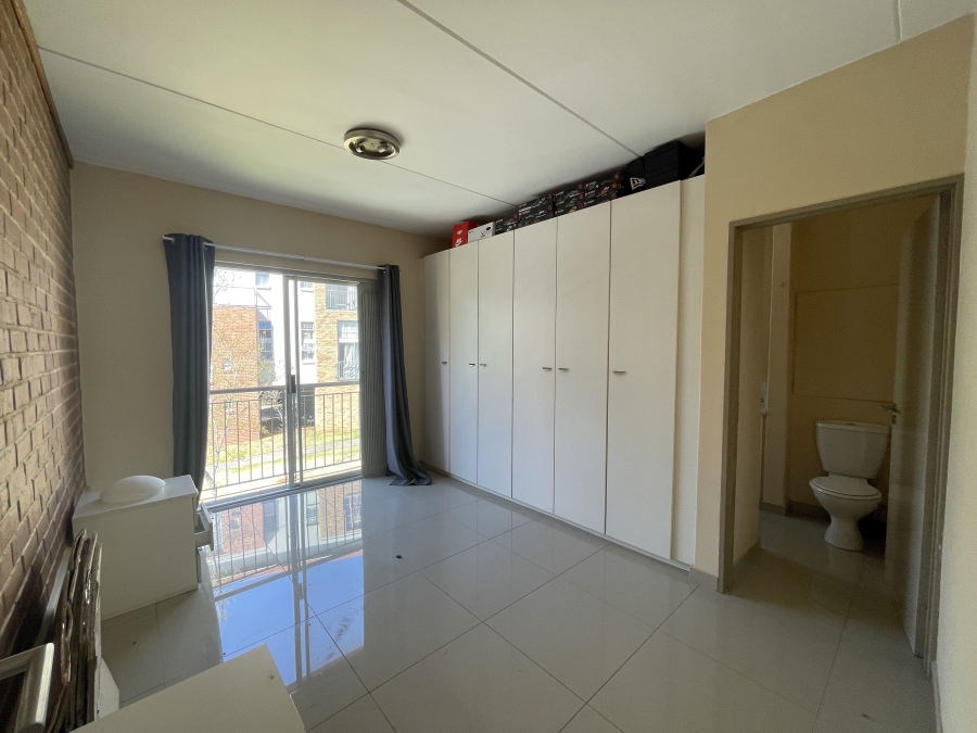 To Let 2 Bedroom Property for Rent in Houghton Estate Gauteng