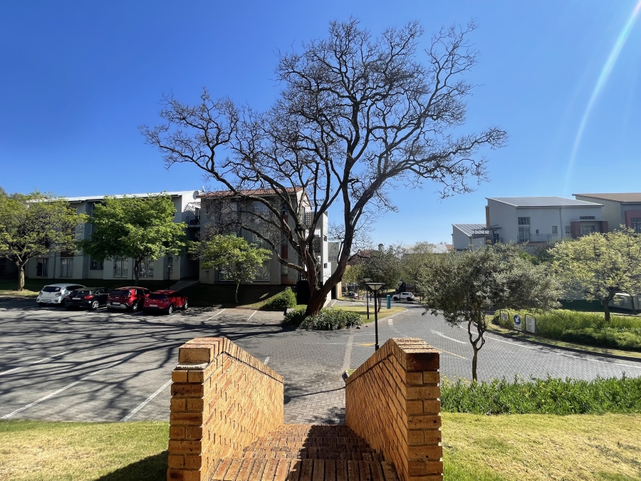 To Let 2 Bedroom Property for Rent in Houghton Estate Gauteng