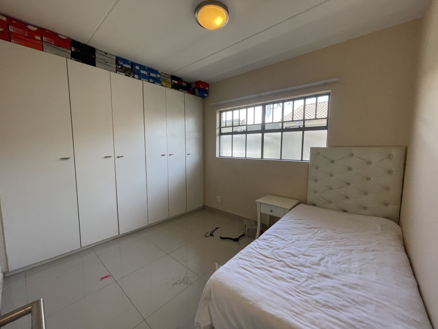 To Let 2 Bedroom Property for Rent in Houghton Estate Gauteng