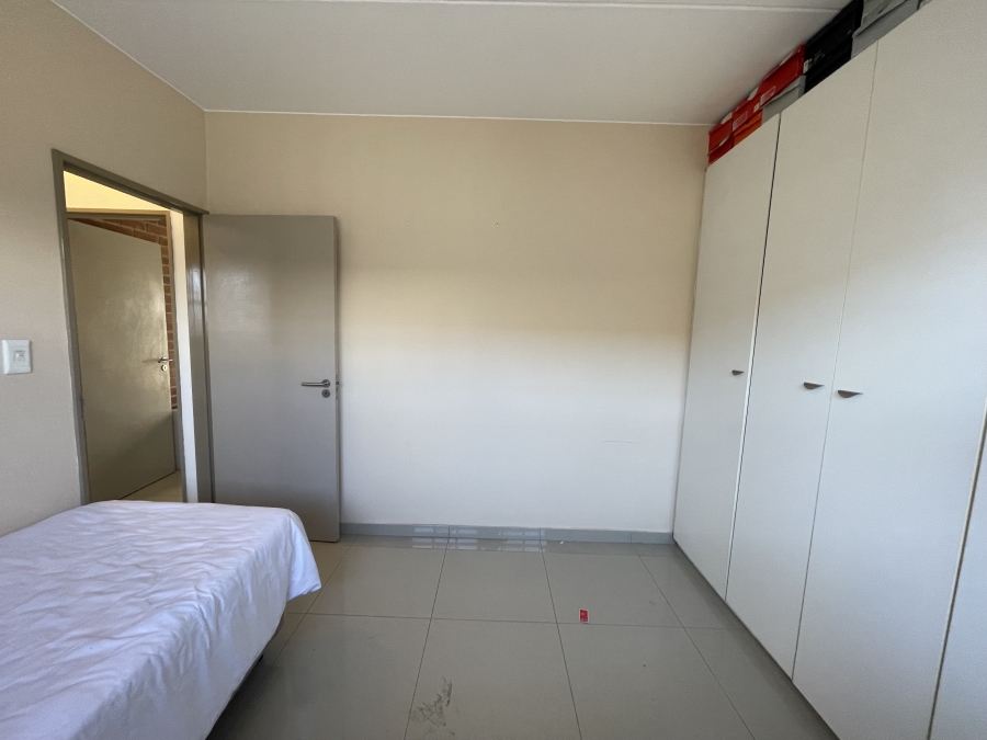 To Let 2 Bedroom Property for Rent in Houghton Estate Gauteng