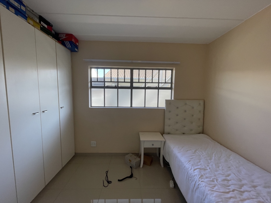 To Let 2 Bedroom Property for Rent in Houghton Estate Gauteng