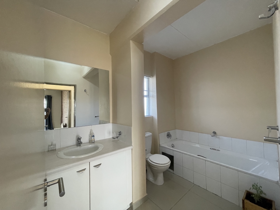 To Let 2 Bedroom Property for Rent in Houghton Estate Gauteng