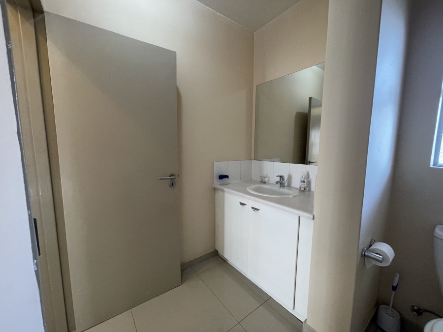 To Let 2 Bedroom Property for Rent in Houghton Estate Gauteng