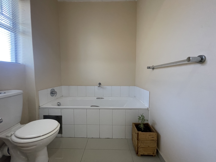 To Let 2 Bedroom Property for Rent in Houghton Estate Gauteng