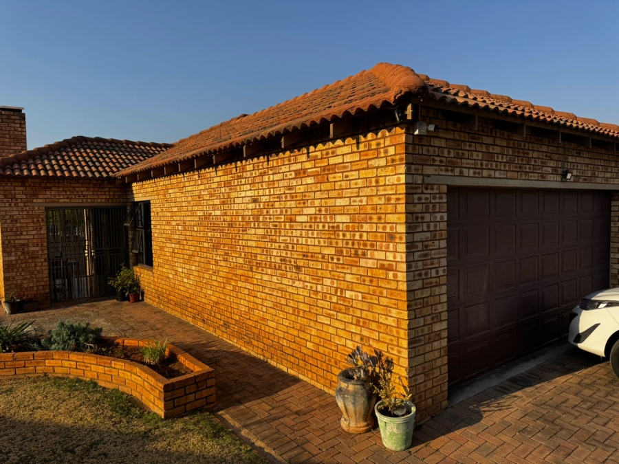 3 Bedroom Property for Sale in Fochville Gauteng