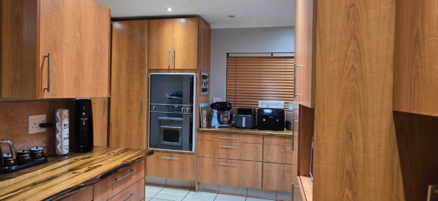 4 Bedroom Property for Sale in Clubview Gauteng