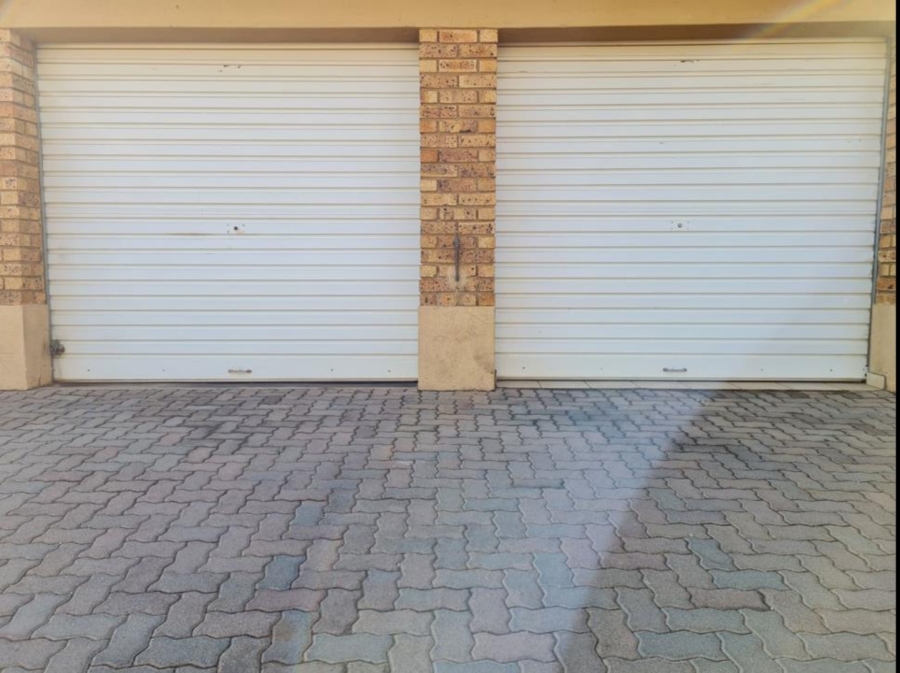 2 Bedroom Property for Sale in Monavoni Gauteng
