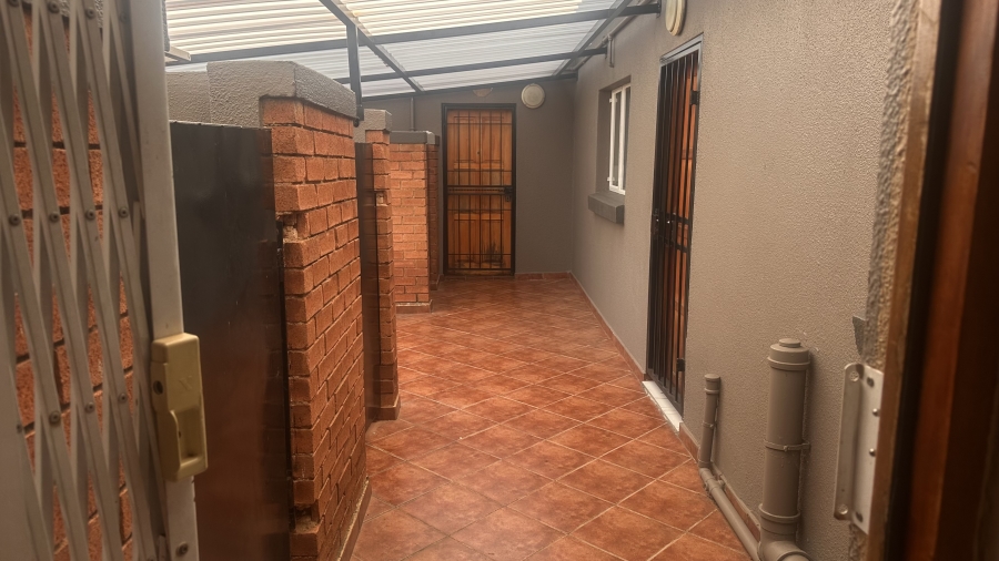 To Let 1 Bedroom Property for Rent in Willowbrook Gauteng