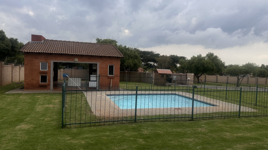To Let 1 Bedroom Property for Rent in Willowbrook Gauteng