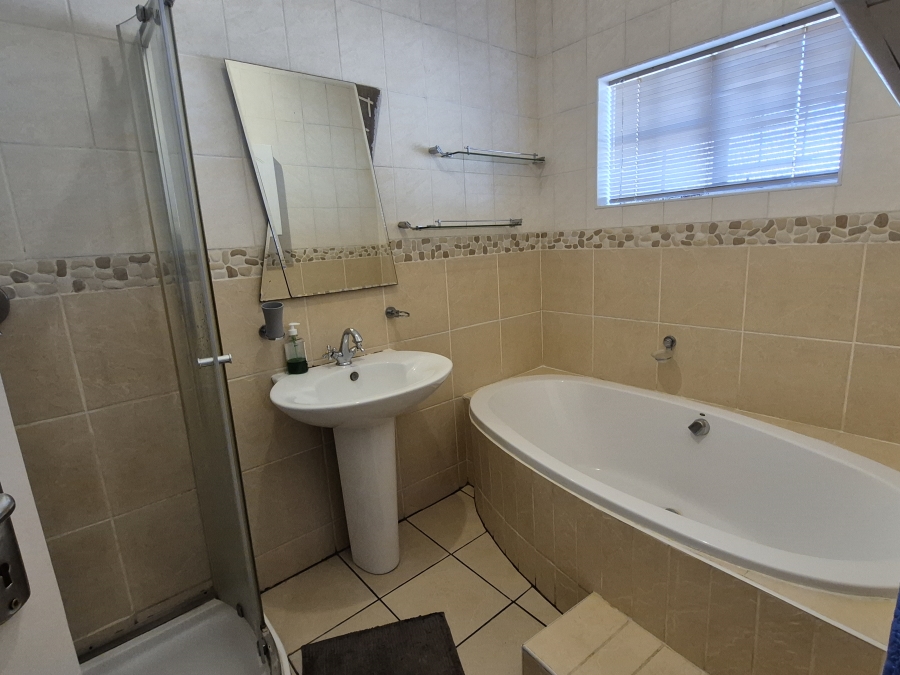 4 Bedroom Property for Sale in Sunnyridge Gauteng