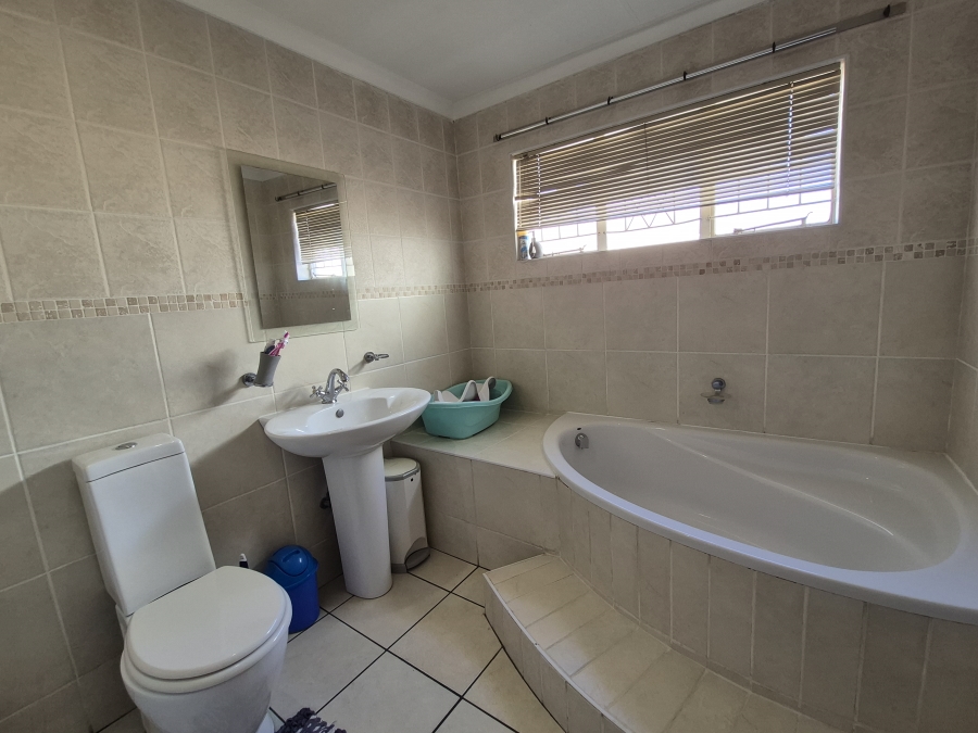 4 Bedroom Property for Sale in Sunnyridge Gauteng