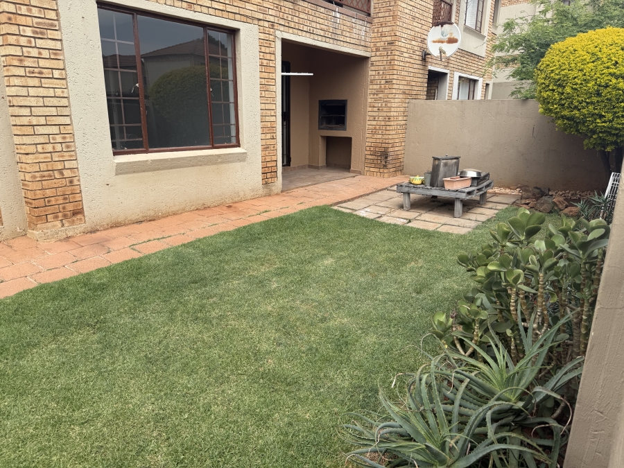 To Let 2 Bedroom Property for Rent in Noordheuwel Gauteng