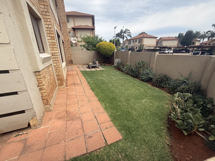 To Let 2 Bedroom Property for Rent in Noordheuwel Gauteng