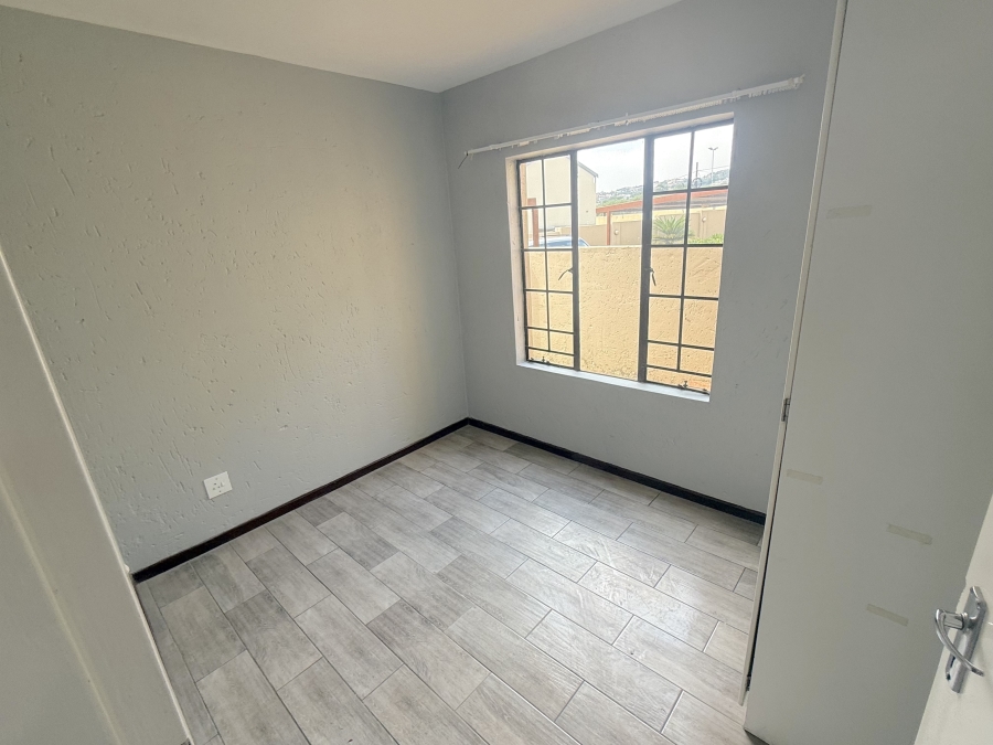 To Let 2 Bedroom Property for Rent in Noordheuwel Gauteng