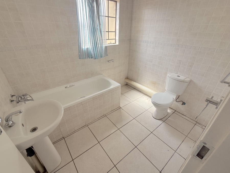 To Let 2 Bedroom Property for Rent in Noordheuwel Gauteng