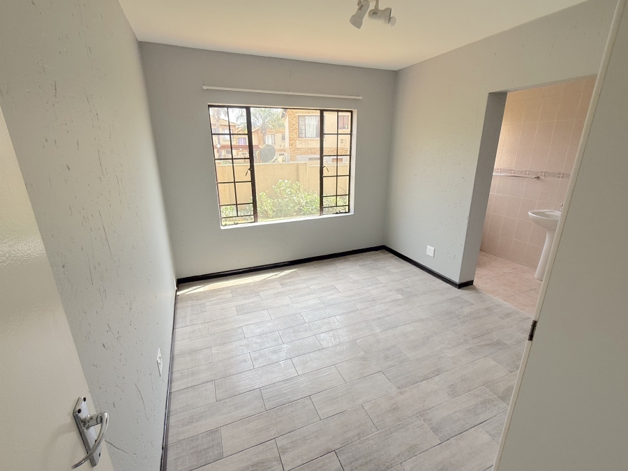 To Let 2 Bedroom Property for Rent in Noordheuwel Gauteng