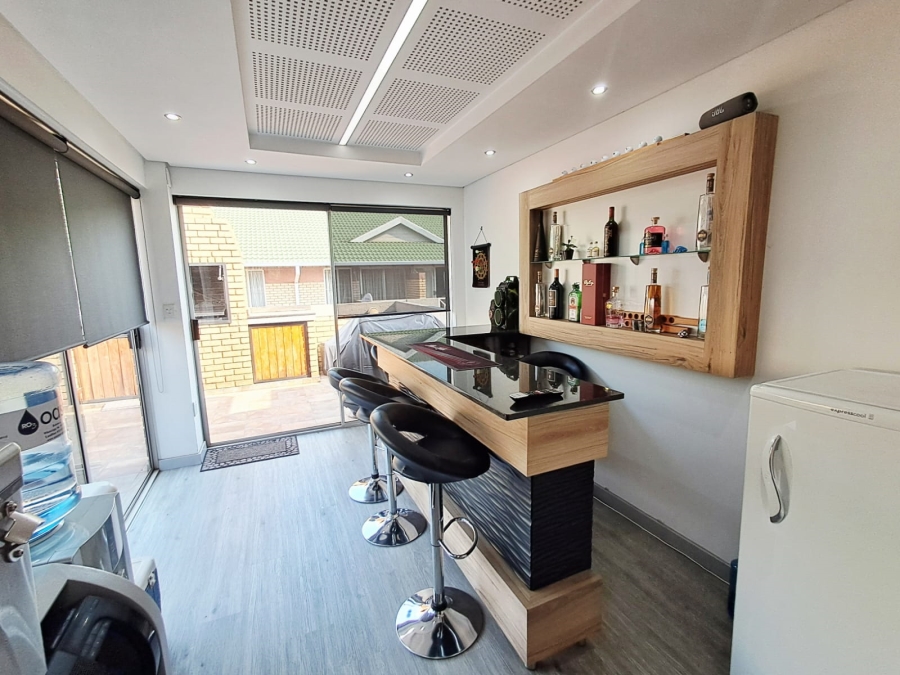 2 Bedroom Property for Sale in Kenleaf Gauteng