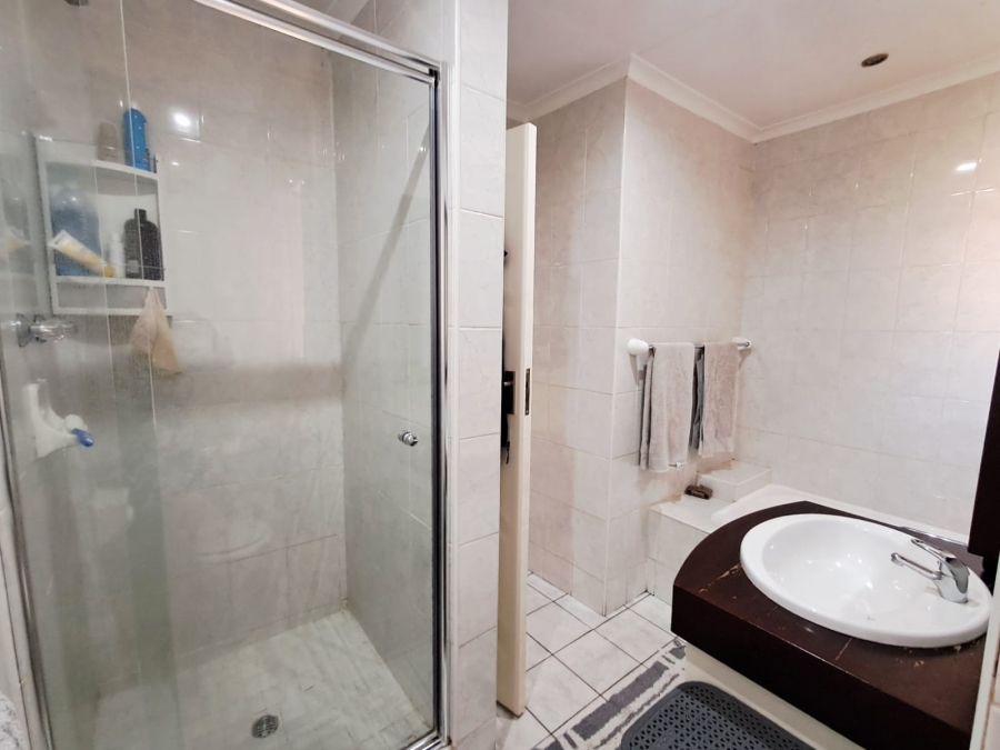2 Bedroom Property for Sale in Kenleaf Gauteng