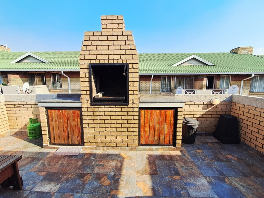 2 Bedroom Property for Sale in Kenleaf Gauteng