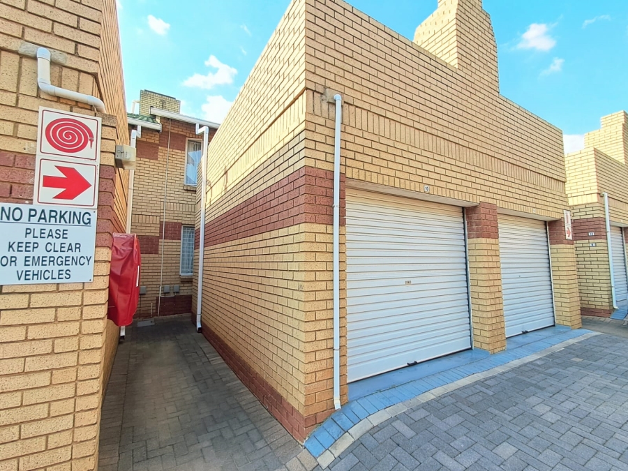 2 Bedroom Property for Sale in Kenleaf Gauteng