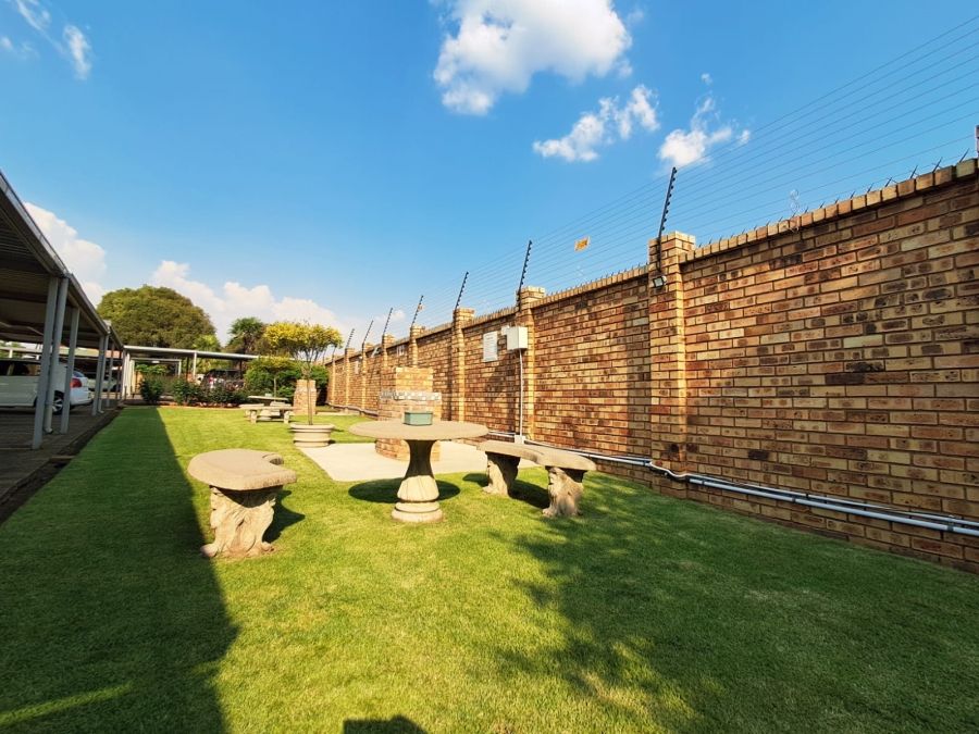 2 Bedroom Property for Sale in Kenleaf Gauteng
