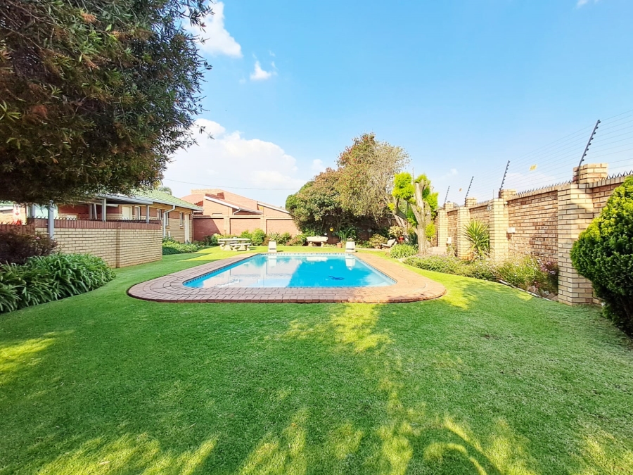 2 Bedroom Property for Sale in Kenleaf Gauteng