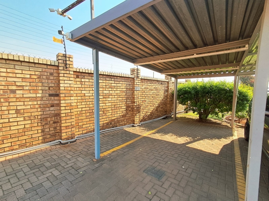 2 Bedroom Property for Sale in Kenleaf Gauteng