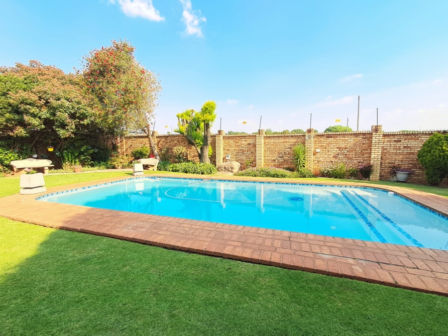 2 Bedroom Property for Sale in Kenleaf Gauteng