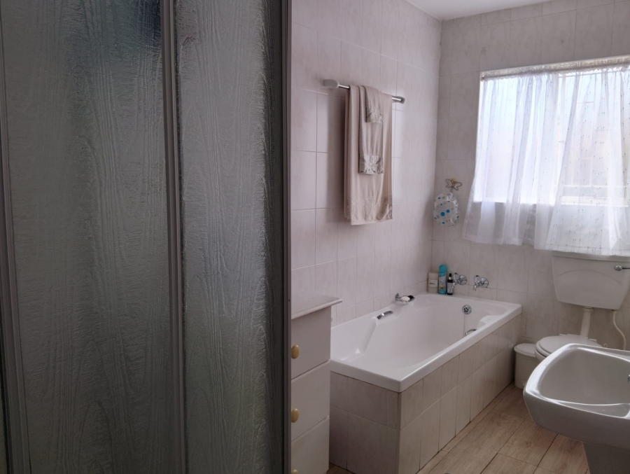 3 Bedroom Property for Sale in Terenure Gauteng