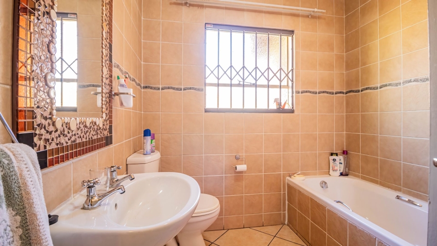 3 Bedroom Property for Sale in Selcourt Gauteng