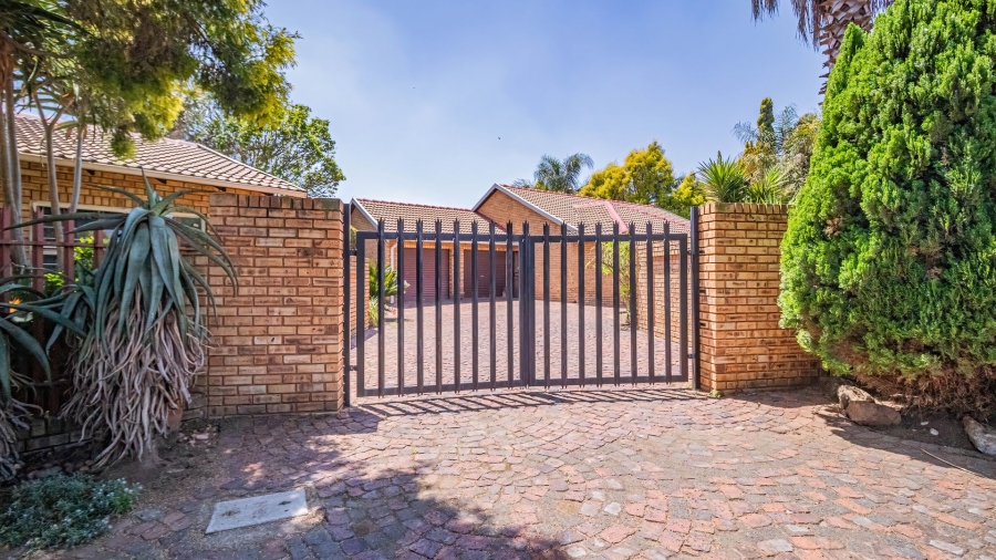 3 Bedroom Property for Sale in Selcourt Gauteng
