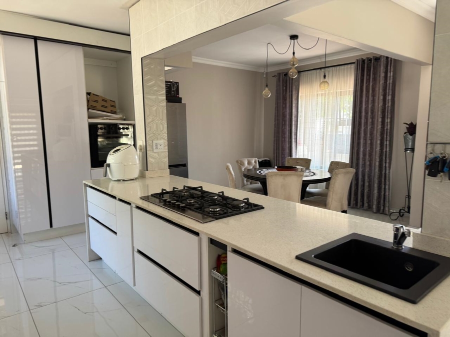 3 Bedroom Property for Sale in Gallo Manor Gauteng
